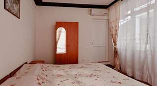 Гостиница Hollywood Guest House Геленджик Номер -17